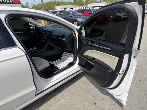 Used 2018 Ford Fusion Titanium image 9