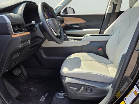 Used 2025 Toyota Grand Highlander AWD Hybrid image 11