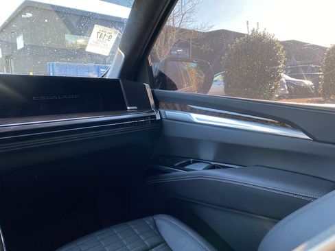Used 2026 Cadillac Escalade Platinum Luxury image 20