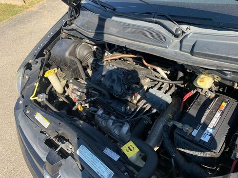 Used 2010 Dodge Grand Caravan SE w/ Climate Group image 15