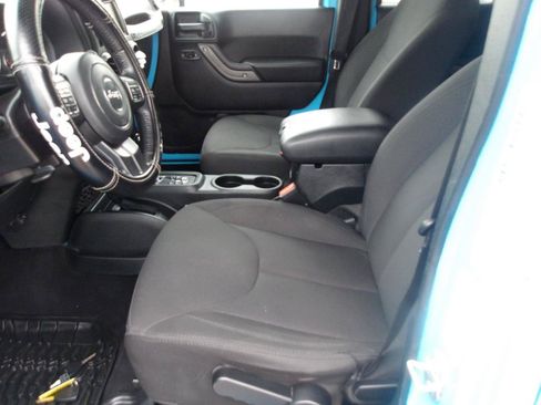 Used 2018 Jeep Wrangler Unlimited Sport S AWD/4WD image 19