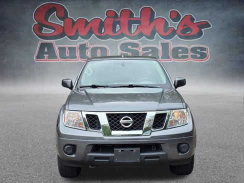 Used 2018 Nissan Frontier SV AWD/4WD image 2