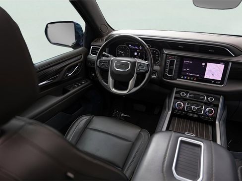 Used 2021 GMC Yukon Denali w/ Denali Premium Package image 30