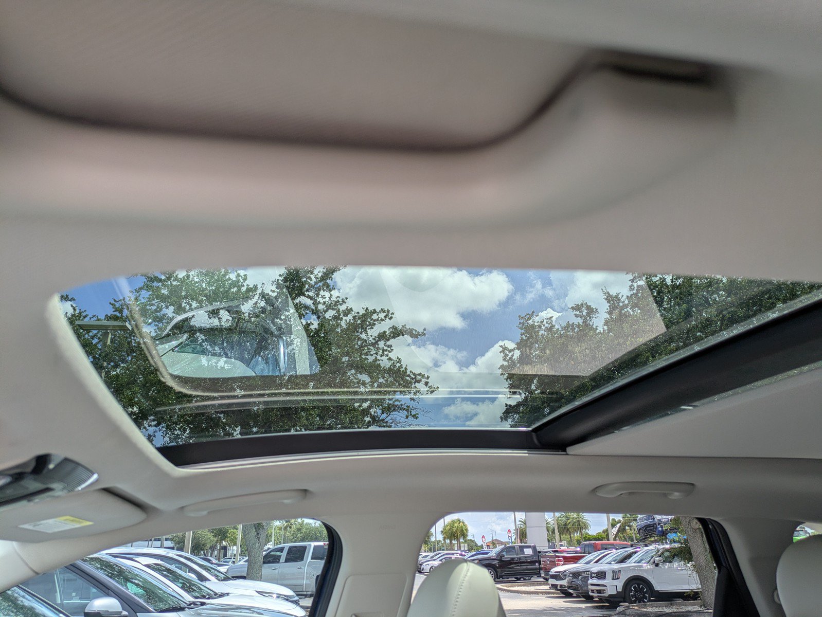 Certified 2024 Kia Sorento S w/ Panoramic Sunroof Package FWD image 18