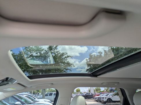Certified 2024 Kia Sorento S w/ Panoramic Sunroof Package FWD image 18