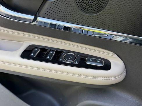 Used 2024 Lincoln Corsair AWD image 17