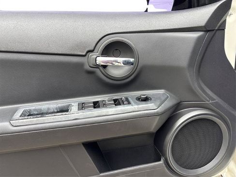 Used 2010 Dodge Avenger SXT FWD image 19