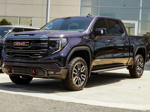 Used 2024 GMC Sierra 1500 AT4 w/ Technology Package AWD/4WD image 8