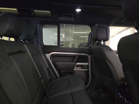Used 2024 Land Rover Defender 110 SE image 12