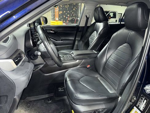 Used 2022 Toyota Highlander XLE image 15