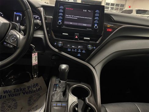 Used 2024 Toyota Camry SE image 11