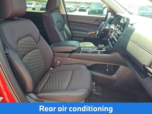 Used 2024 Nissan Pathfinder SV FWD image 11