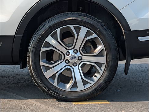 Certified 2019 Ford Explorer Platinum AWD/4WD image 13