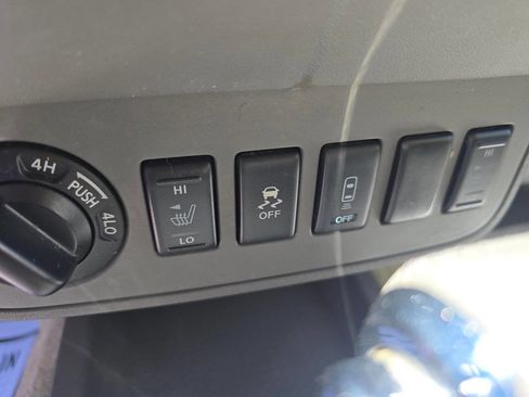 Used 2016 Nissan Frontier SV w/ SV Value Truck Package AWD/4WD image 22