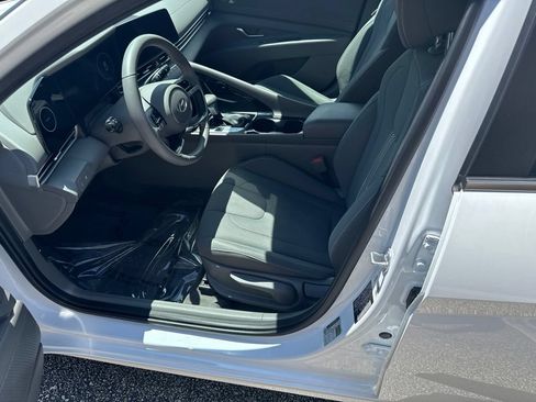 Certified 2025 Hyundai Elantra SEL FWD image 24