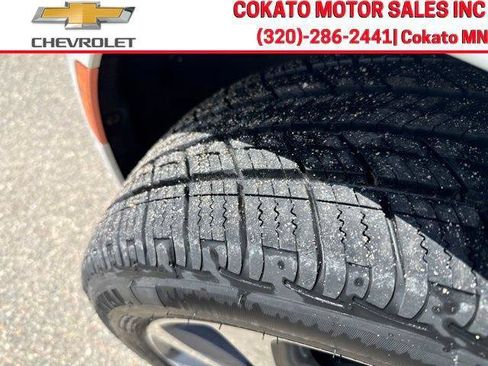 Used 2017 Chrysler Pacifica Limited w/ UConnect Theater Package FWD image 9