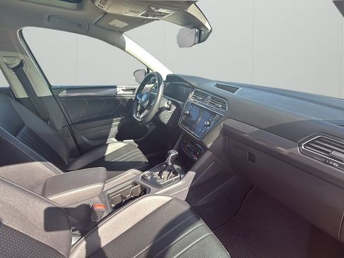Used 2022 Volkswagen Tiguan SE AWD/4WD image 43