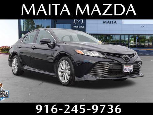 Used 2019 Toyota Camry LE FWD image 1