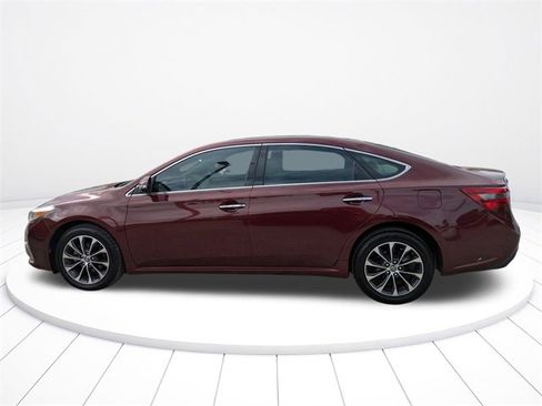 Used 2016 Toyota Avalon XLE image 7