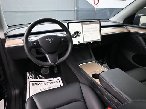 Used 2023 Tesla Model Y Long Range image 11