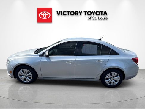 Used 2013 Chevrolet Cruze LS FWD image 6