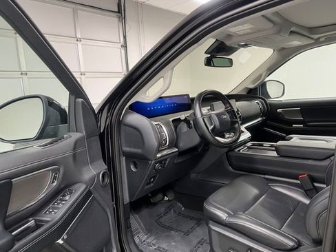 Used 2025 Ford Expedition Max Platinum image 19