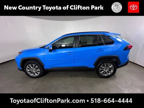 Used 2021 Toyota RAV4 XLE Premium w/ Carpet Mat Package (TMS) FWD image 6