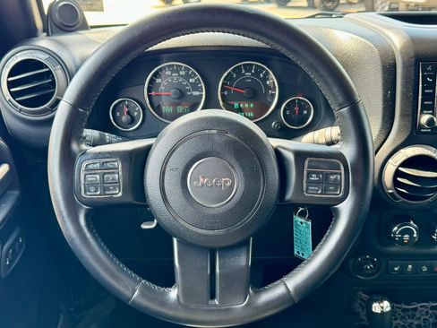 Used 2013 Jeep Wrangler Unlimited Sahara AWD/4WD image 15