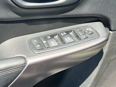Used 2019 Jeep Cherokee Limited AWD/4WD image 17