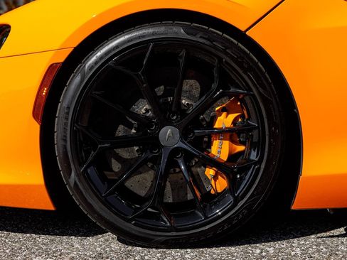 Used 2025 McLaren Artura RWD image 26