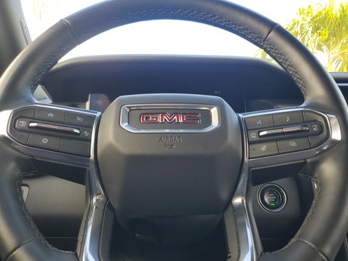 Used 2025 GMC Acadia Elevation image 23