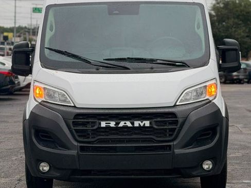 Used 2025 RAM ProMaster 2500 w/ Convenience Group FWD image 3