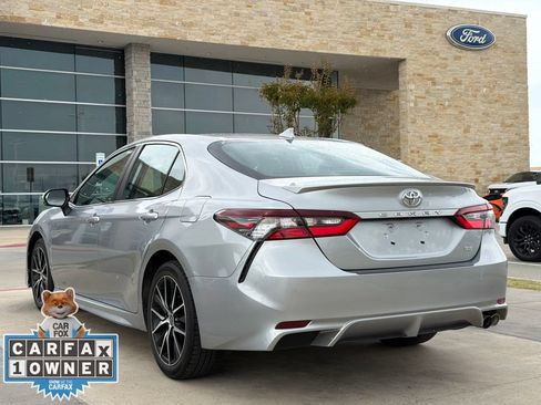 Used 2022 Toyota Camry SE FWD image 8
