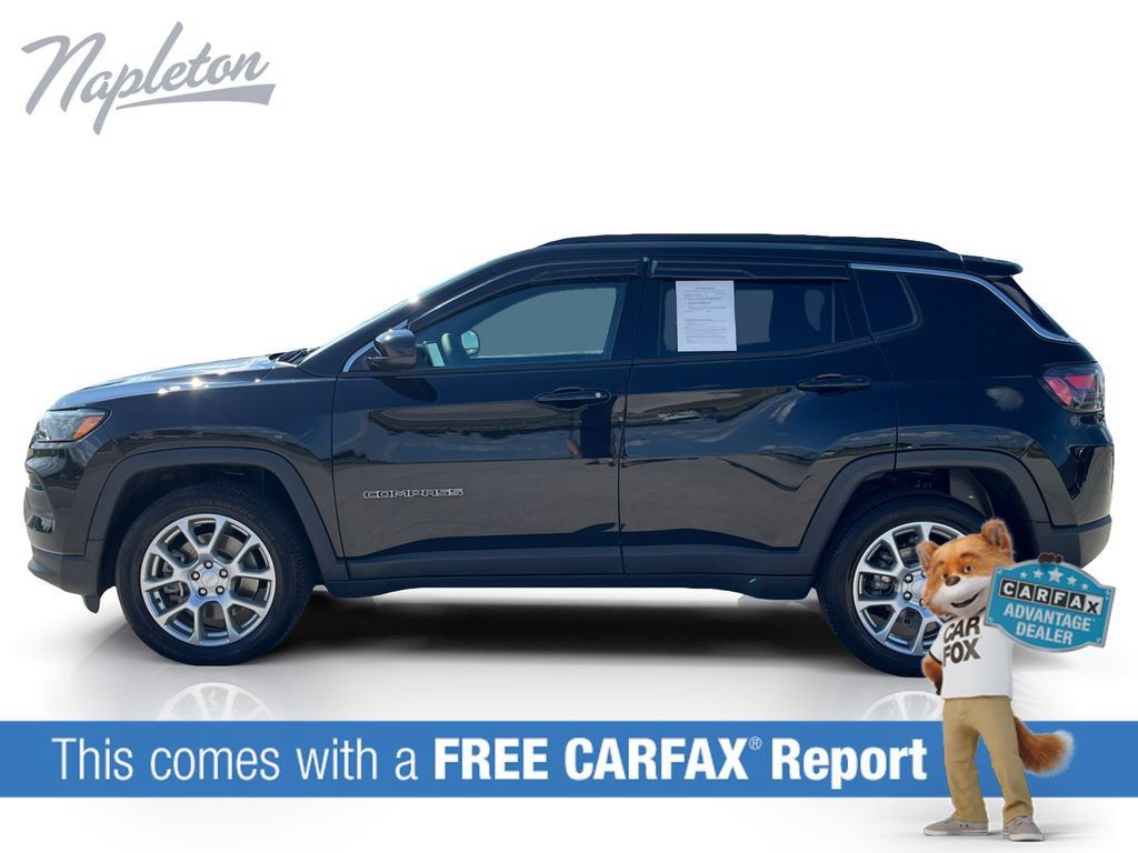 Used 2023 Jeep Compass Latitude w/ Sun and Sound Group AWD/4WD image 2