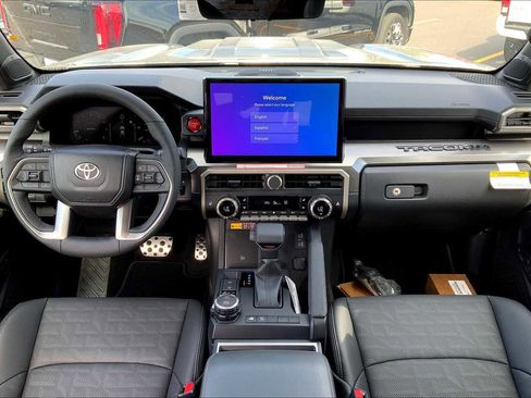 Used 2025 Toyota Tacoma TRD Sport w/ TRD Sport Premium Package image 5