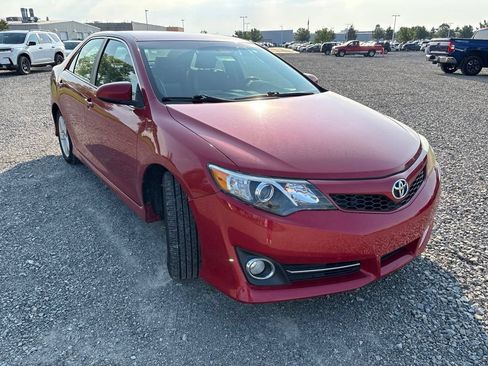 Used 2014 Toyota Camry SE FWD image 11