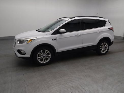 Used 2018 Ford Escape SE FWD image 2