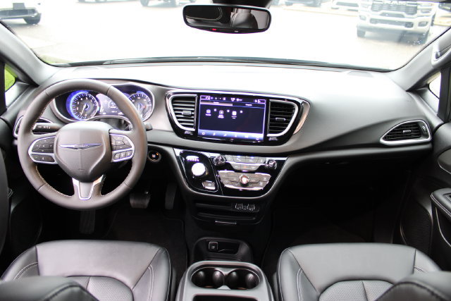 Used 2025 Chrysler Voyager LX FWD image 38