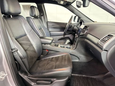 Used 2019 Jeep Grand Cherokee Altitude image 31