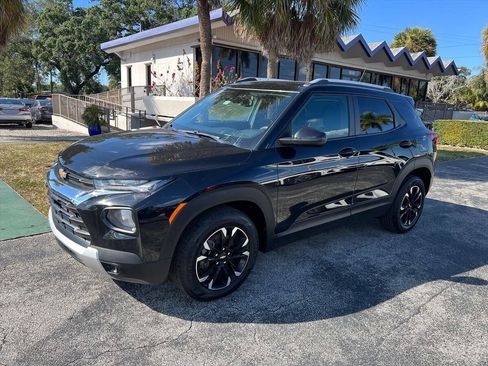 Used 2023 Chevrolet TrailBlazer LT w/ Convenience Package FWD image 2
