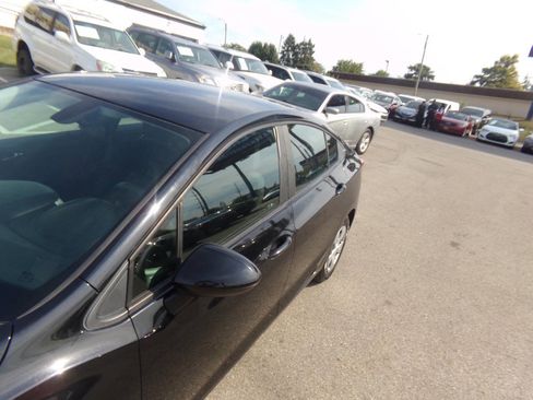 Used 2017 Chevrolet Cruze LS image 31