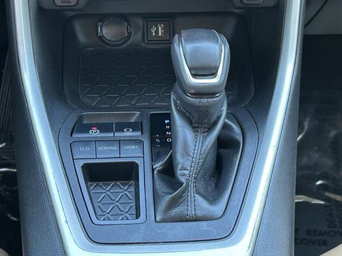 Used 2023 Toyota RAV4 XLE Premium image 17