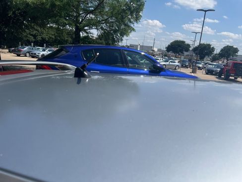 Used 2012 Nissan Juke S FWD image 7