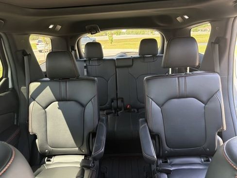 Certified 2025 Honda Pilot TrailSport image 28