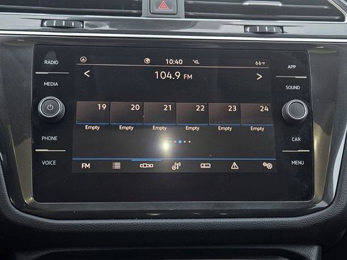 Used 2022 Volkswagen Tiguan SE w/ Panoramic Sunroof Package FWD image 13