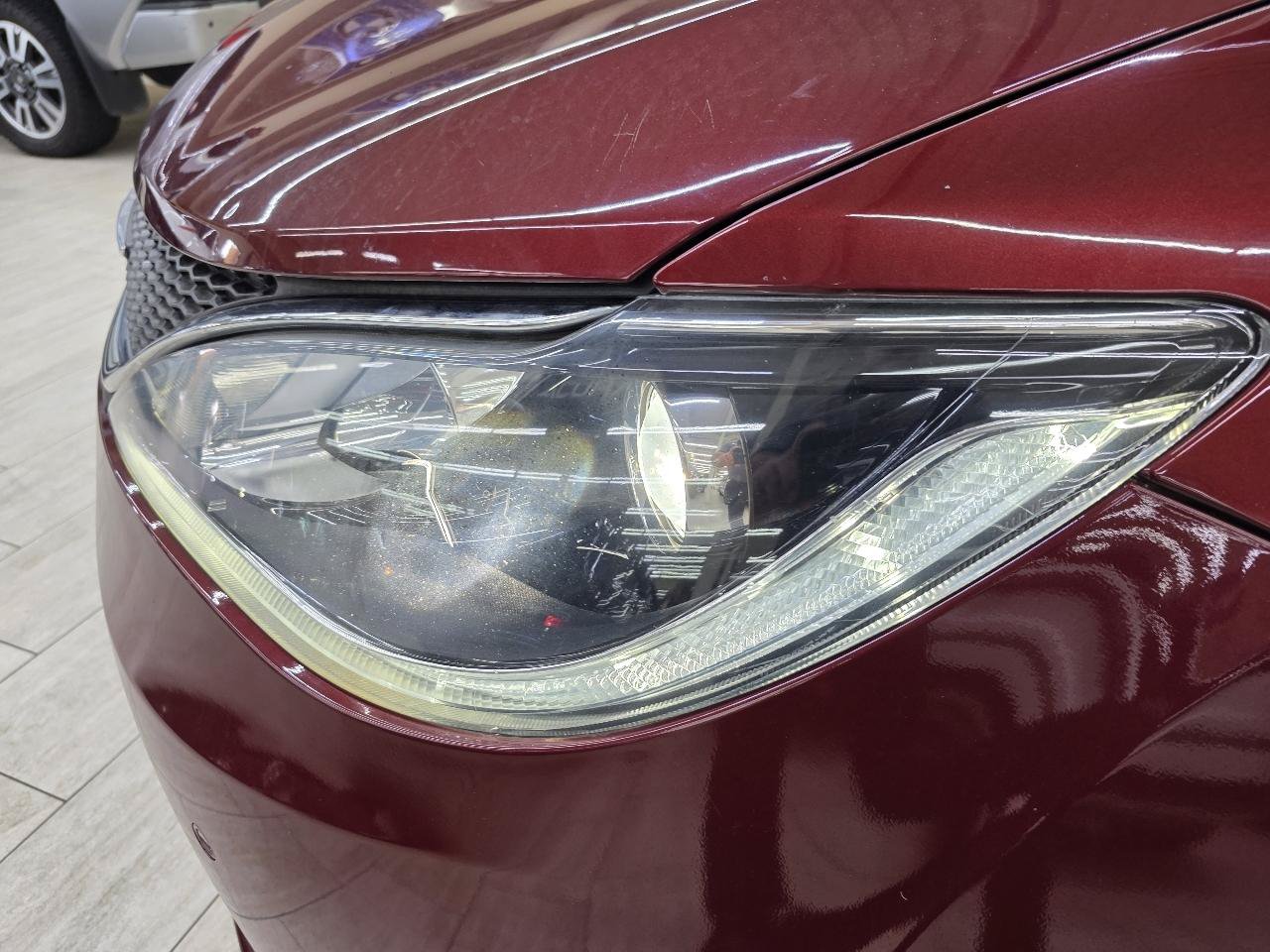 Used 2020 Chrysler Pacifica Limited w/ Advanced Safetytec Group FWD image 10
