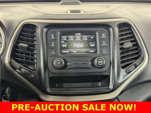 Used 2018 Jeep Cherokee Latitude image 17