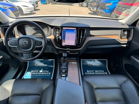 Used 2021 Volvo XC60 T5 Momentum w/ Premium Package FWD image 20