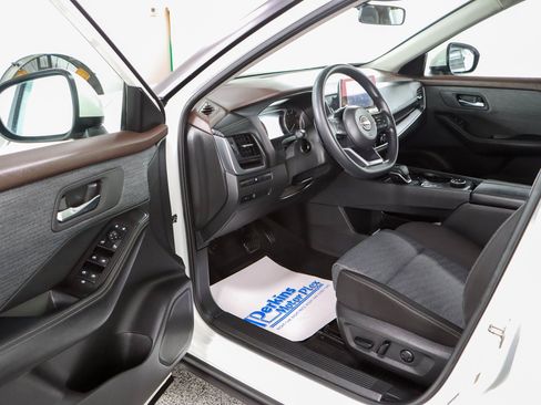 Used 2023 Nissan Rogue SV AWD/4WD image 3