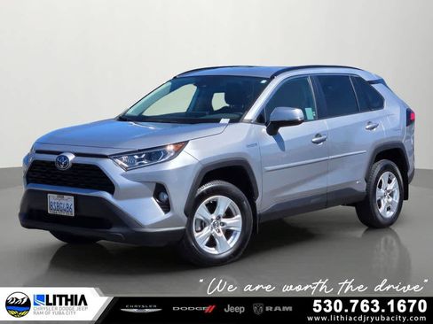Used 2020 Toyota RAV4 XLE w/ XLE Grade Weather Package AWD/4WD image 1
